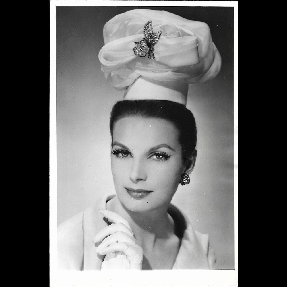 Balenciaga - Chapeau Chou à la crème en organdi (1957)
