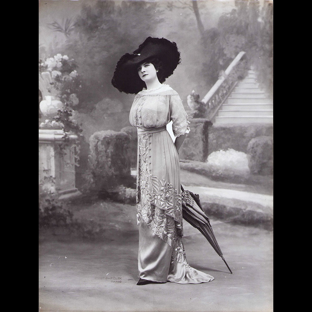 Brandt - Robe de courses en mousseline, photographie du studio Felix (1910s)