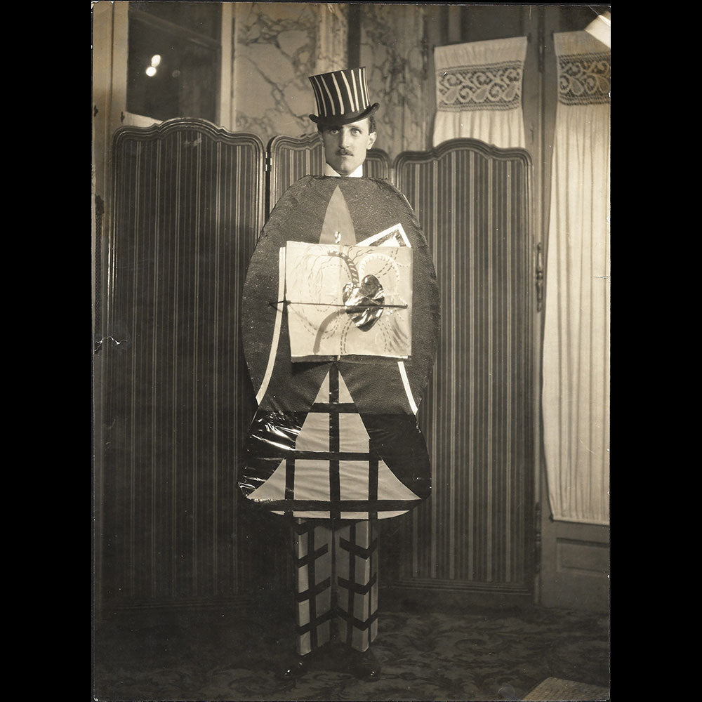 Sonia Delaunay - Costume pour le Bal des Pages, photographie de Thérèse Bonney (1924)