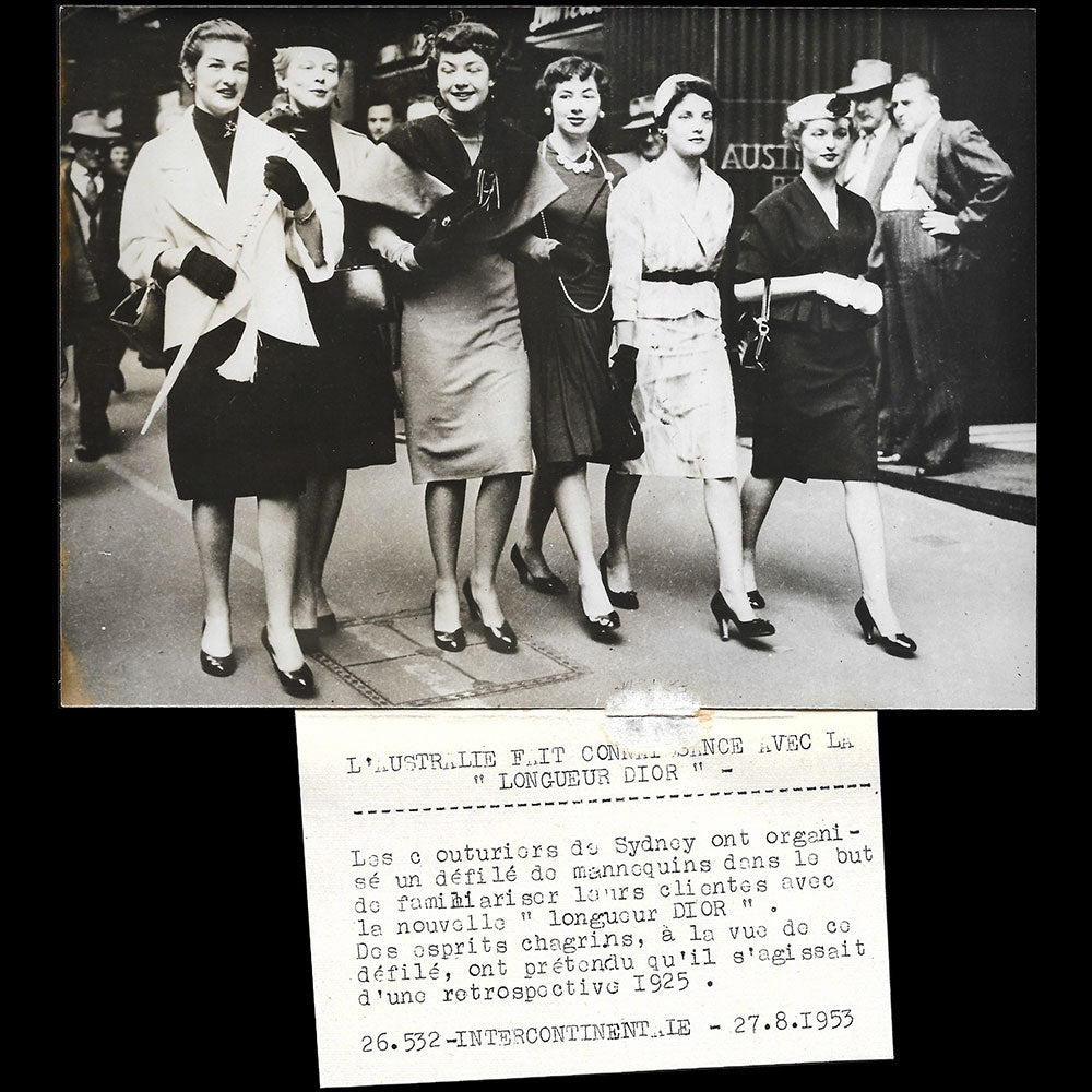 Christian Dior - L'Australie fait connaissance avec la longueur Dior (1953)