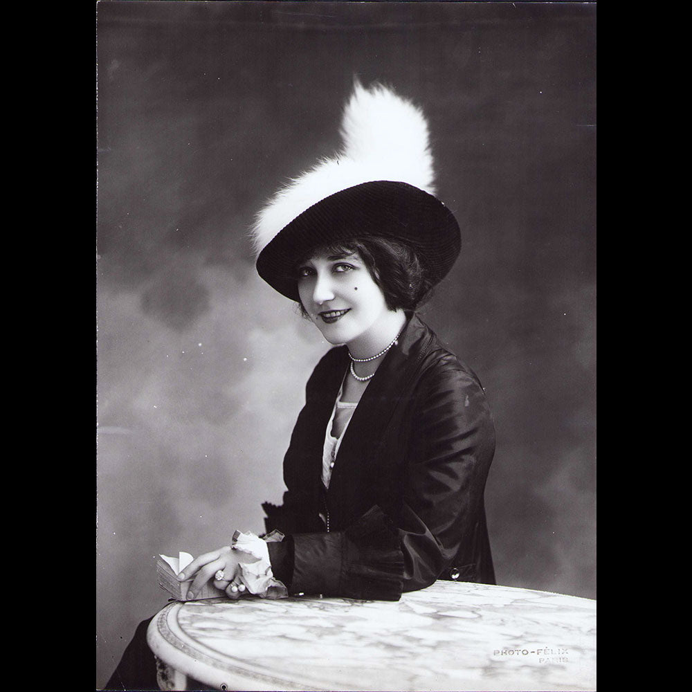 Eliane - Chapeau porté par Alice Clairville, photographie du studio Felix (1910s)