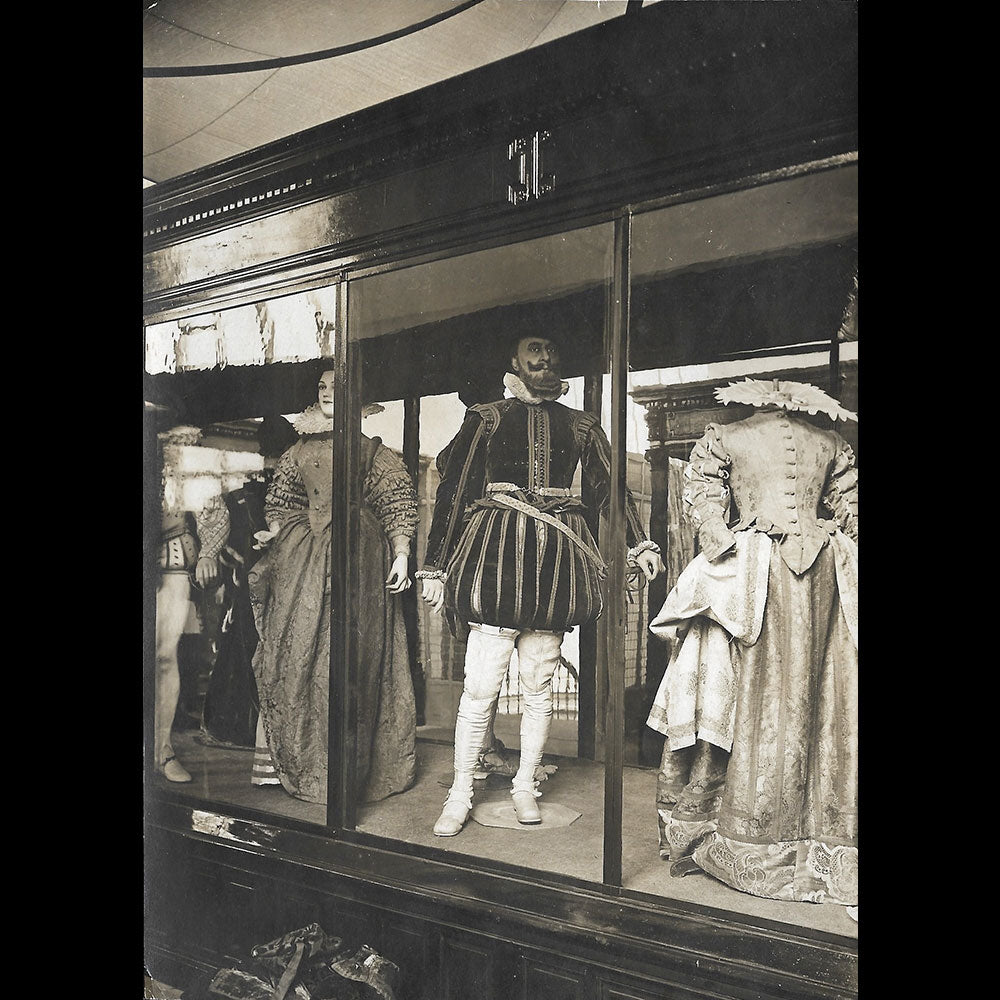 Société de l'Histoire du Costume - Exposition du Musée du Costume, Réunion de 21 tirages (1920)