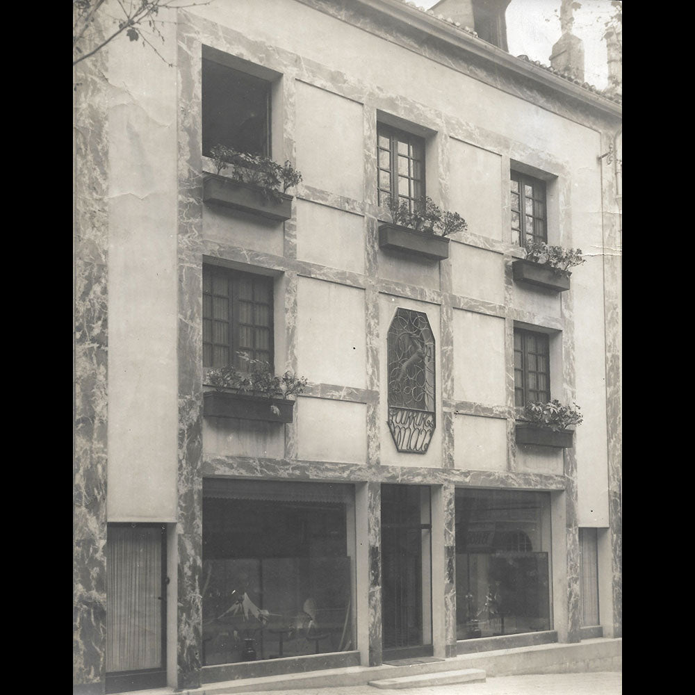 Fourrures Max - Devanture de la boutique, 17 rue Mazagran à Biarritz (1930s)
