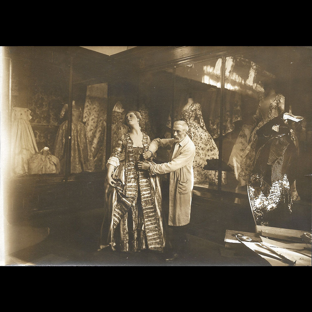 Société de l'Histoire du Costume - Exposition du Musée du Costume, Réunion de 21 tirages (1920)