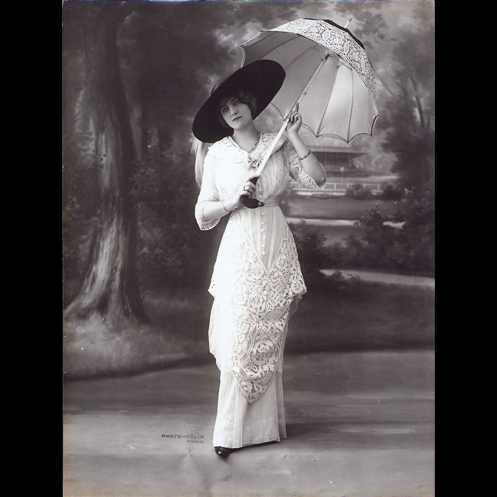 Martial et Armand - Robe en dentelle, photographie du studio Felix (1910s)