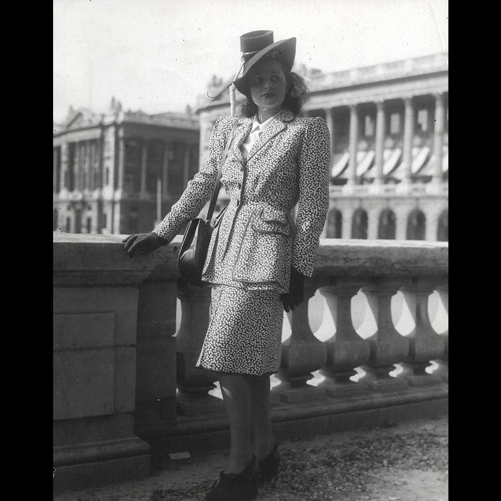 Jean Patou -Robe de jour portée par la mannequin Maggy Sarragne (1940s)