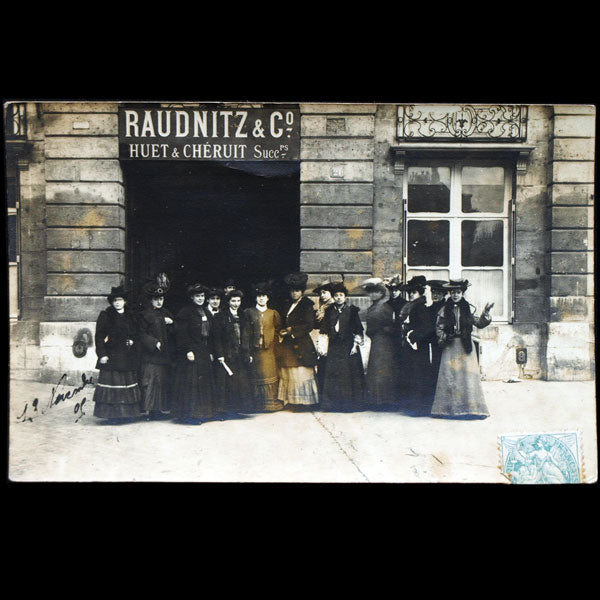 Chéruit - Employés de la maison Huet & Chéruit, successeurs de Raudnitz & Co, 21 place Vendôme à Paris (1905)