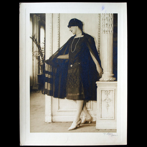 Modèles de Magdeleine des Hayes, 6 rue de la Paix à Paris, ensemble de 13 photographies d'époque du studio Rahma (1927)