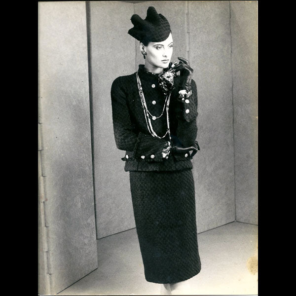 Collection Automne-Hiver 1983 de Chanel, ensemble de 4 photographies de presse