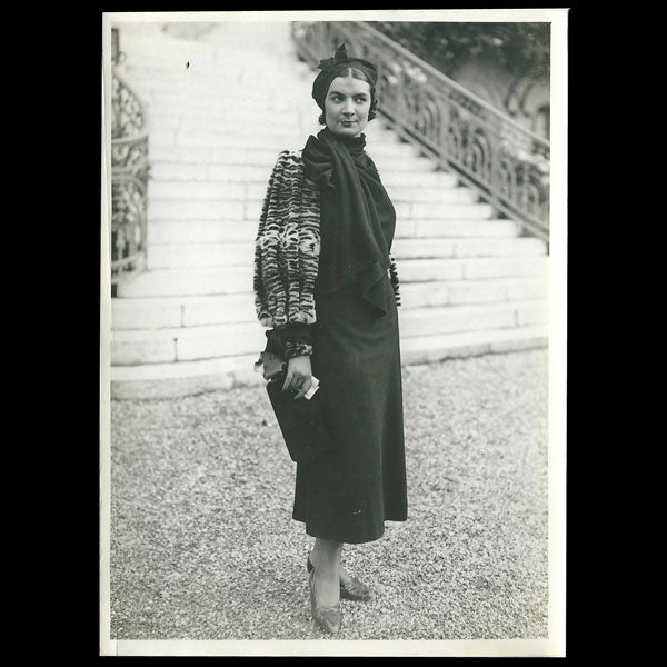 Une Femme Elégante, la mode à Longchamp, photographie de l'agence Meurisse (circa 1935)