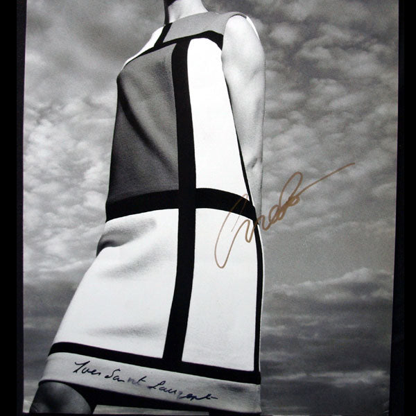 Avedon - La robe Mondrian d'Yves Saint-Laurent vue par Richard Avedon (circa 1988)