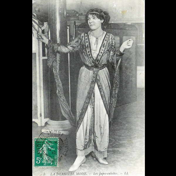 La mode nouvelle, la jupe culotte chez le couturier (circa 1911)