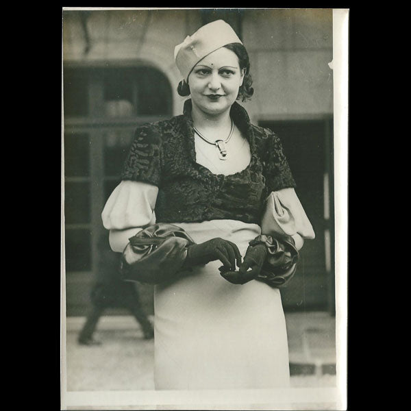 Une Femme Elégante, la mode à Longchamp, photographie de l'agence Meurisse (circa 1935)