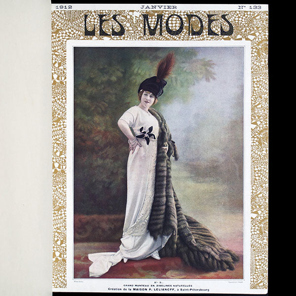 Les Modes - Mlle B... en grand manteau de zibelines naturelles, photographie de Talbot pour la couverture de la revue Les Modes (1912)