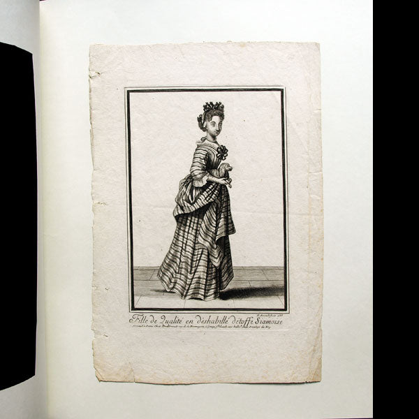 Fille de qualité en déshabillé d'étoffe siamoise, gravure d'Arnoult (1688)