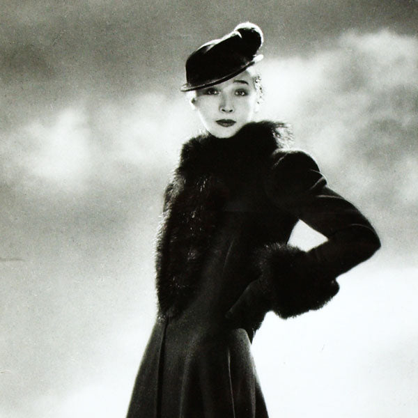 Manteau Artaban de Lucien Lelong, chapeau de Suzy, photographies d'époque du studio Pestre (circa 1935)