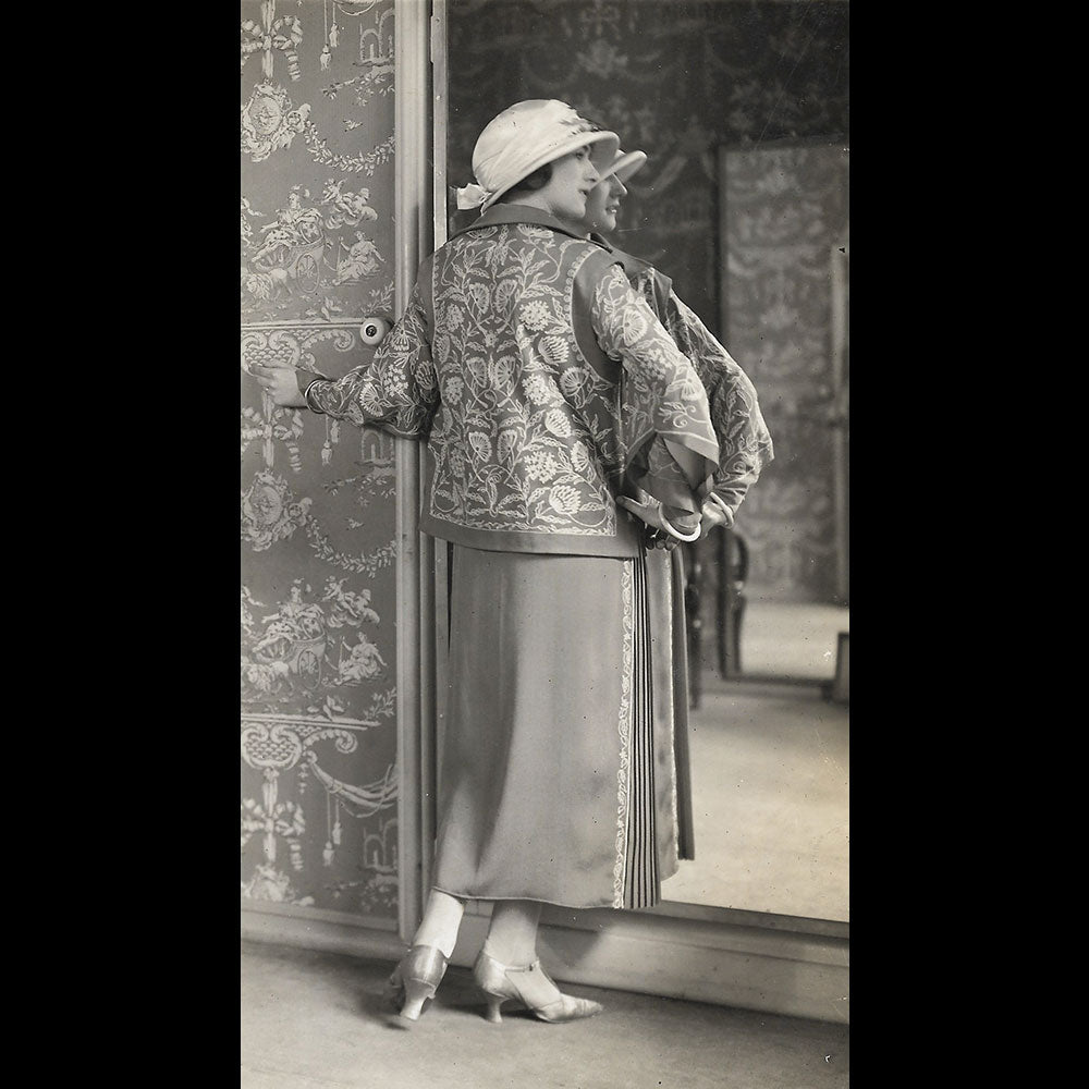 Alice Bernard - Ensemble brodé, réunion de trois photographies de Rahma (1920s)