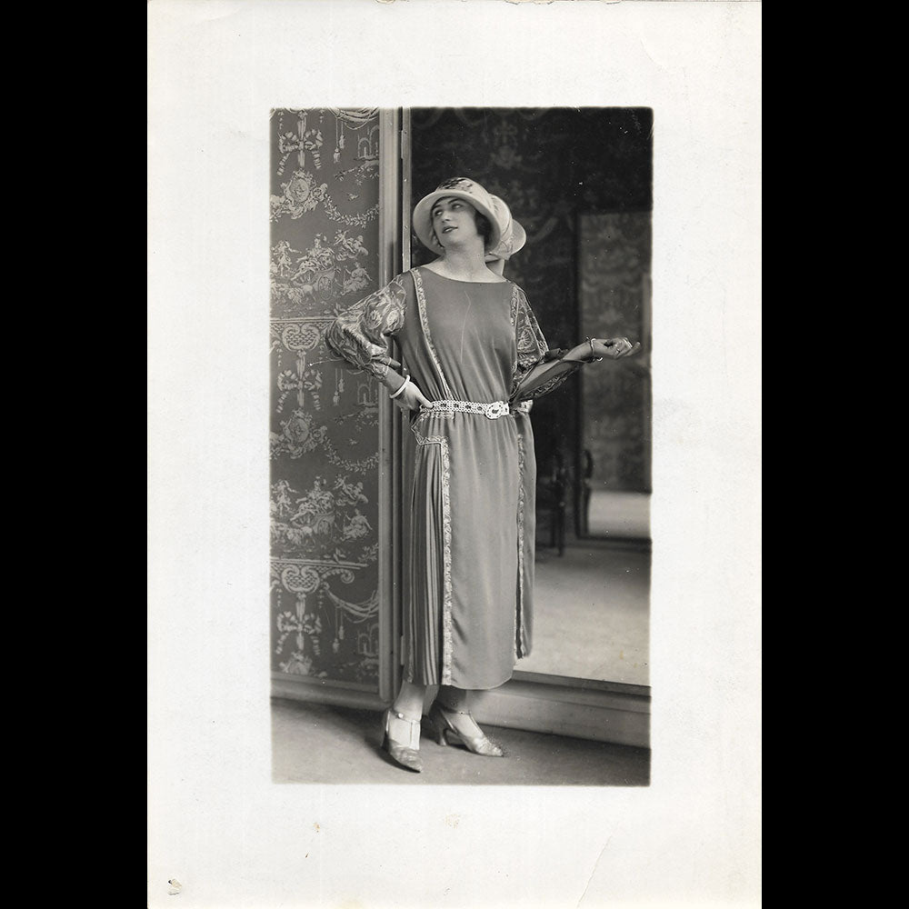 Alice Bernard - Ensemble brodé, réunion de trois photographies de Rahma (1920s)