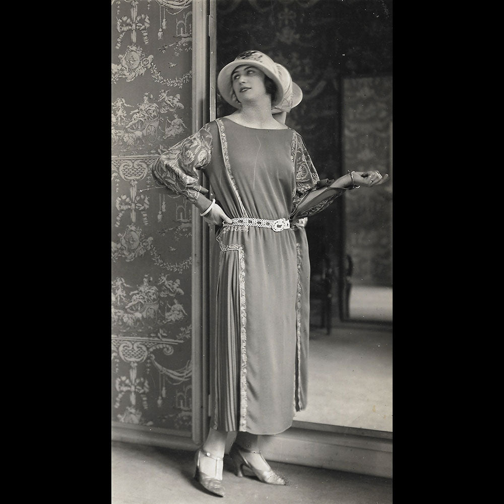 Alice Bernard - Ensemble brodé, réunion de trois photographies de Rahma (1920s)