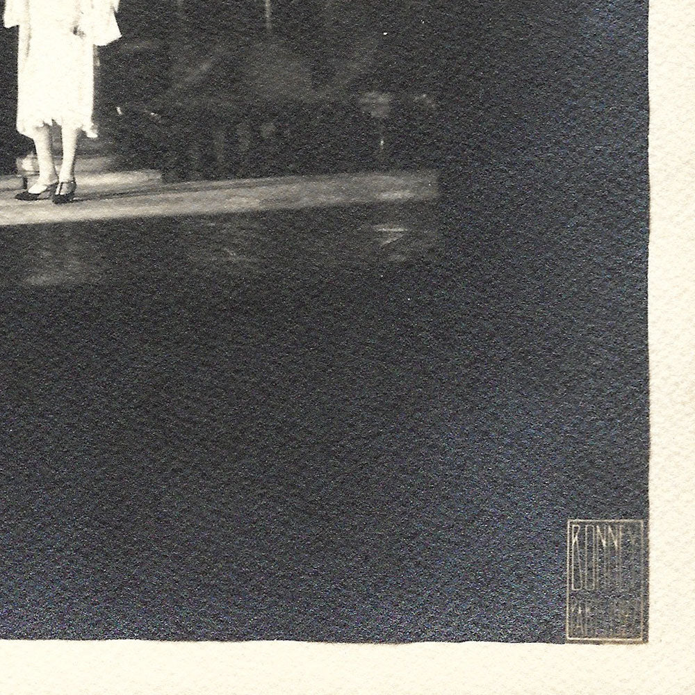 Worth - Mannequins à l'Opéra de Paris, tirage de Thérèse Bonney (1927)