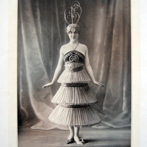 Le Théâtre (1er mai 1913), Le Minaret, costumes de Paul Poiret