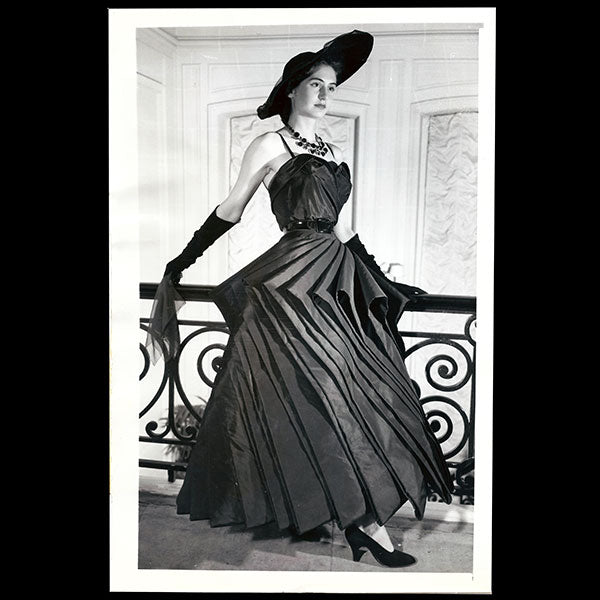 Christian Dior Robe Cyclone (1948)