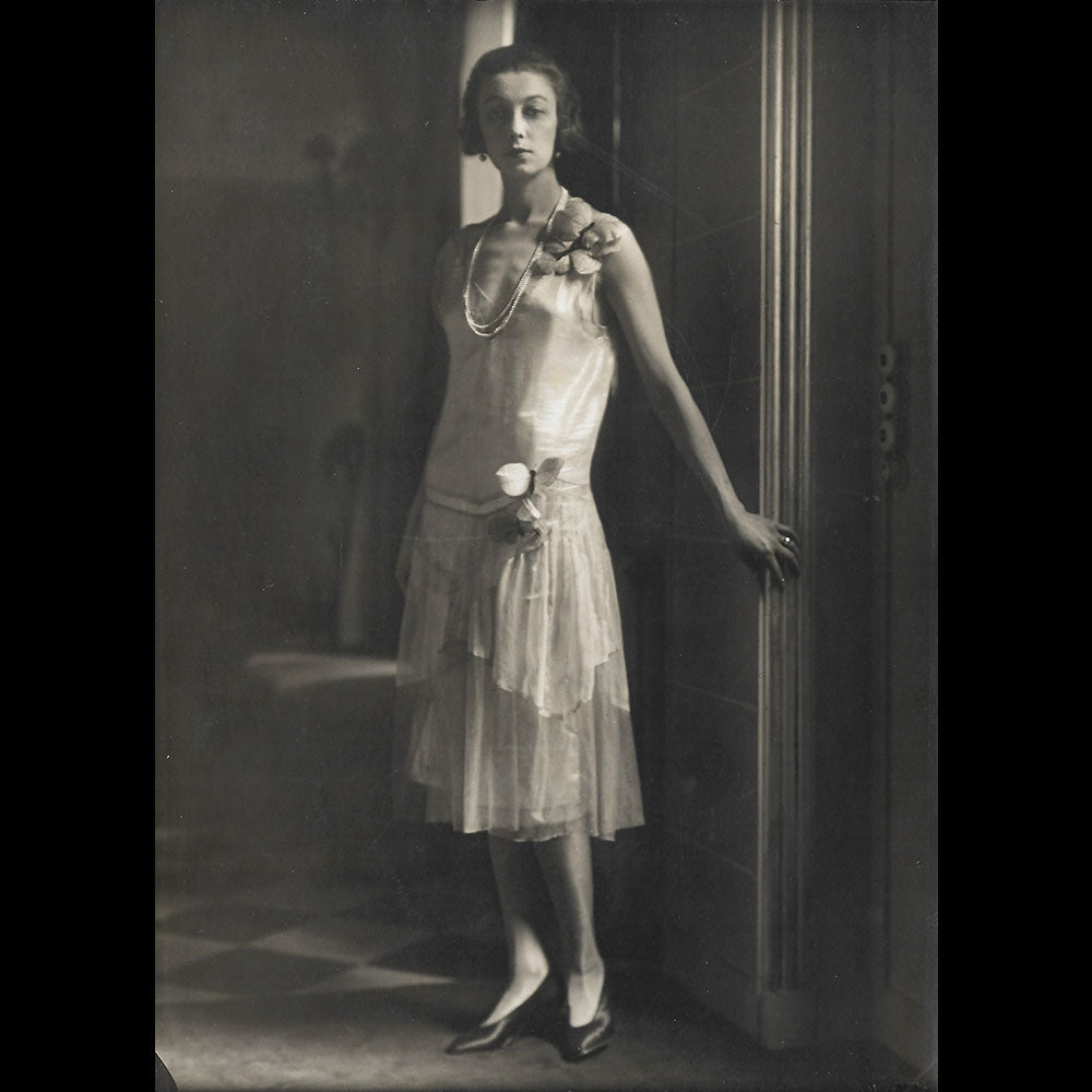 Chantal - Le Beau papillon, robe portée par la Comtesse Liza Grabbe, 2 photographies d'époque (1926)