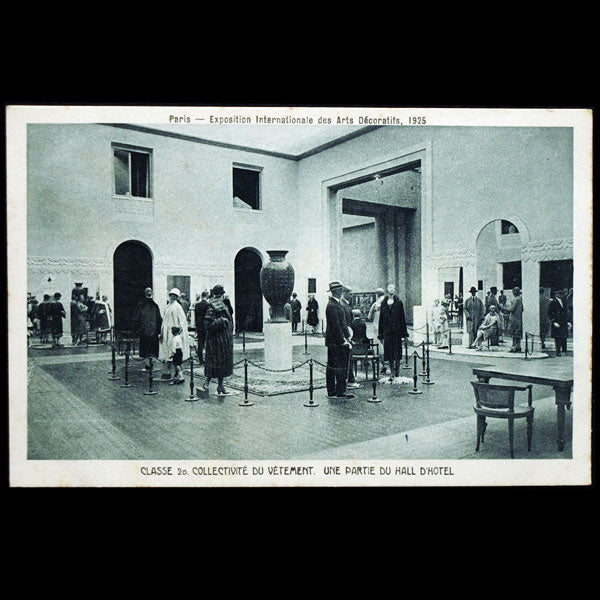 Exposition internationale des Arts Décoratifs et Industriels, classe 20. Collectivité du Vêtement, une partie du hall d'hôtel (1925)