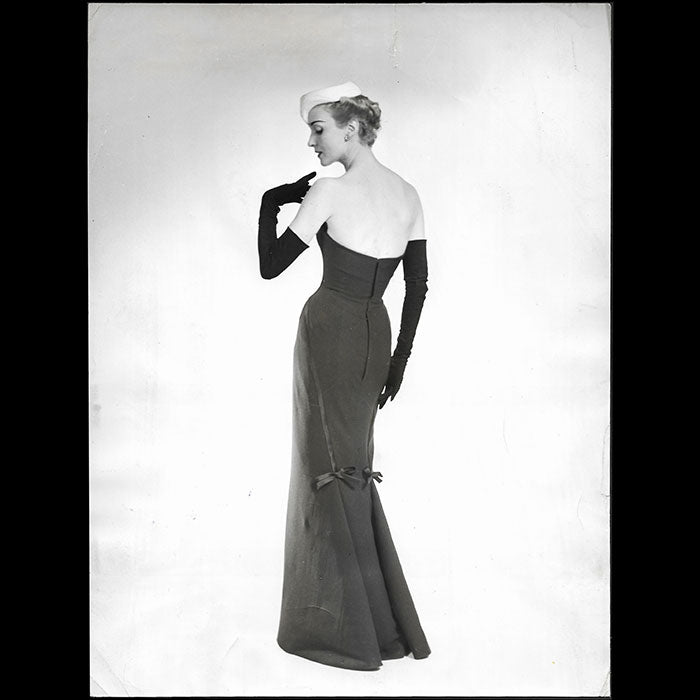 Christian Dior - Ensemble du soir Night club par Willy Maywald (1953)