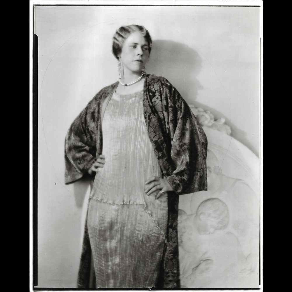 Fortuny - Mrs Maude Hill en robe Delphos (1926)