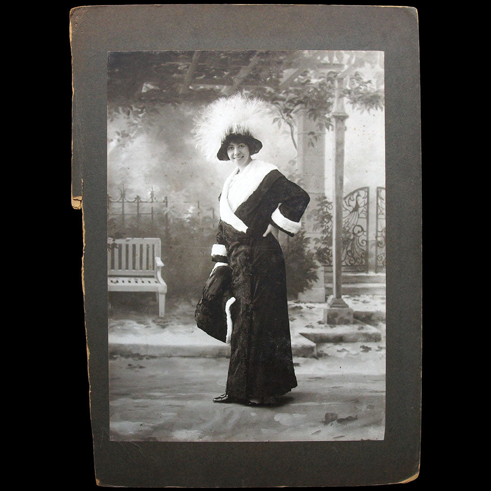 Fourrures Max - Modèles de fourrure, ensemble de 4 photographies (circa 1905-1910)