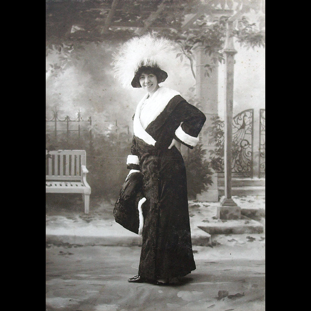 Fourrures Max - Modèles de fourrure, ensemble de 4 photographies (circa 1905-1910)