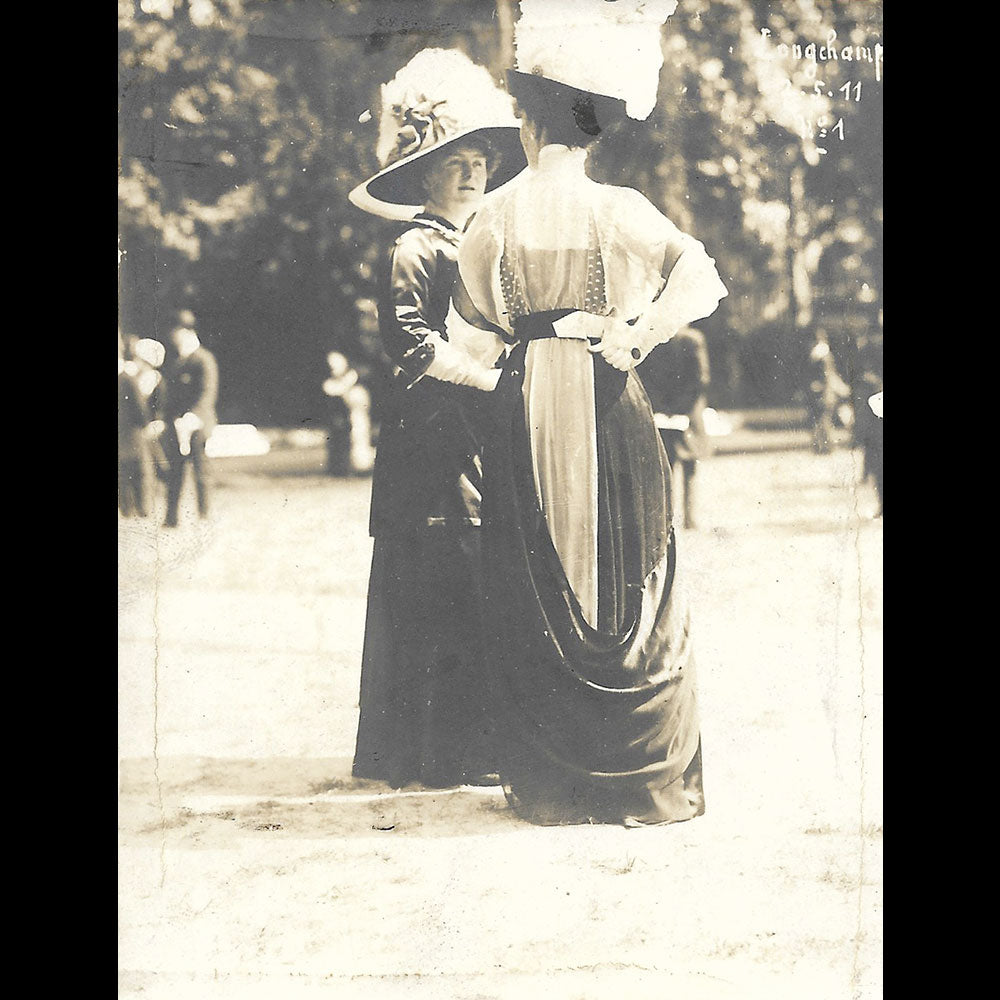 Paul Géniaux - La mode aux courses de Longchamp, réunion de 4 photographies (1911)