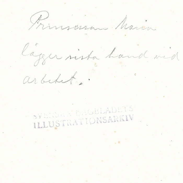 Kitmir - Essayage d'une robe par Maria Pavlovna, duchesse de Russie (circa 1920s)
