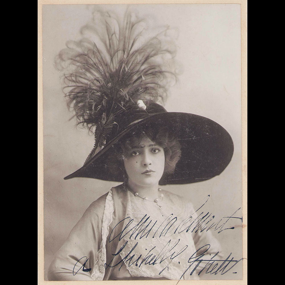 Lewis - Portrait de Geneviève Lantelme dédicacé à Andrée Spinelly, photographie de Bert (1911)