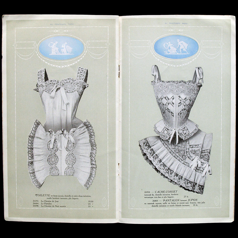 Au Printemps - Exposition de Blanc (1908)