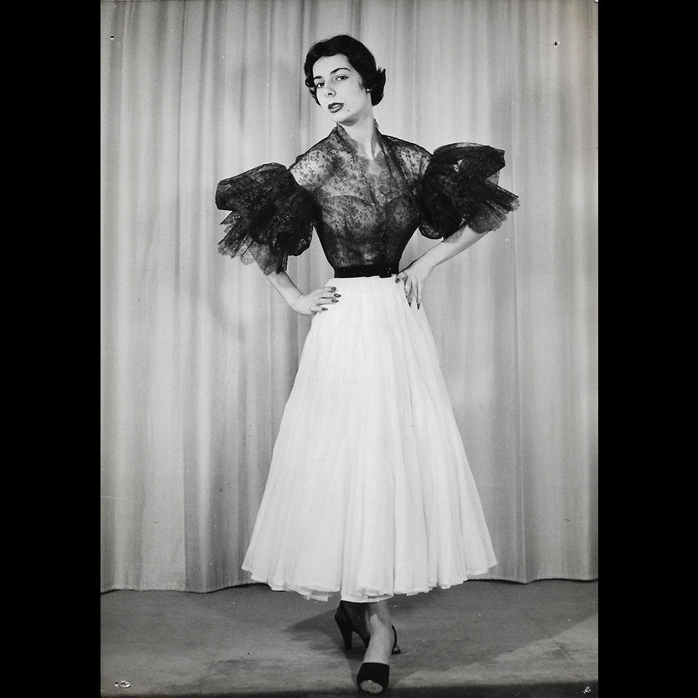 Maggy Rouff - Robe de cocktail en organdi et dentelle (1952)