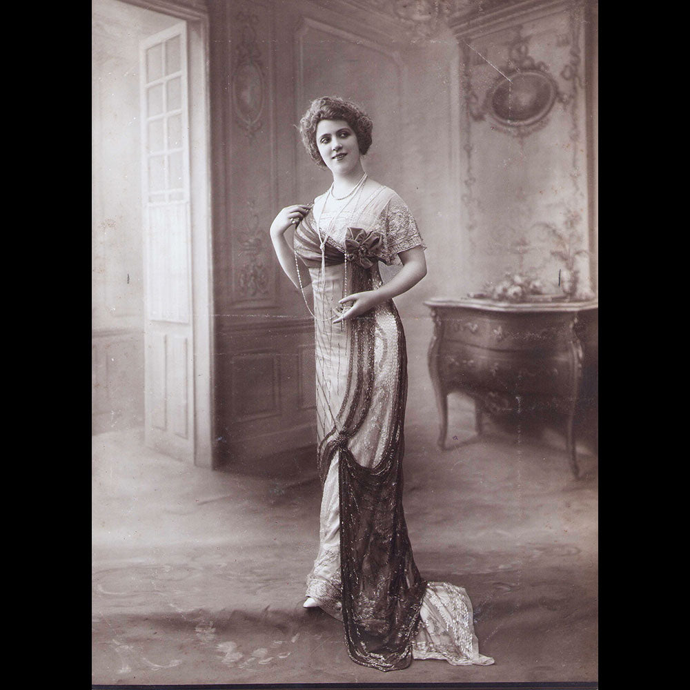 Martial & Armand- Robe portée par Jane Faber, photographie du studio Felix (1911)