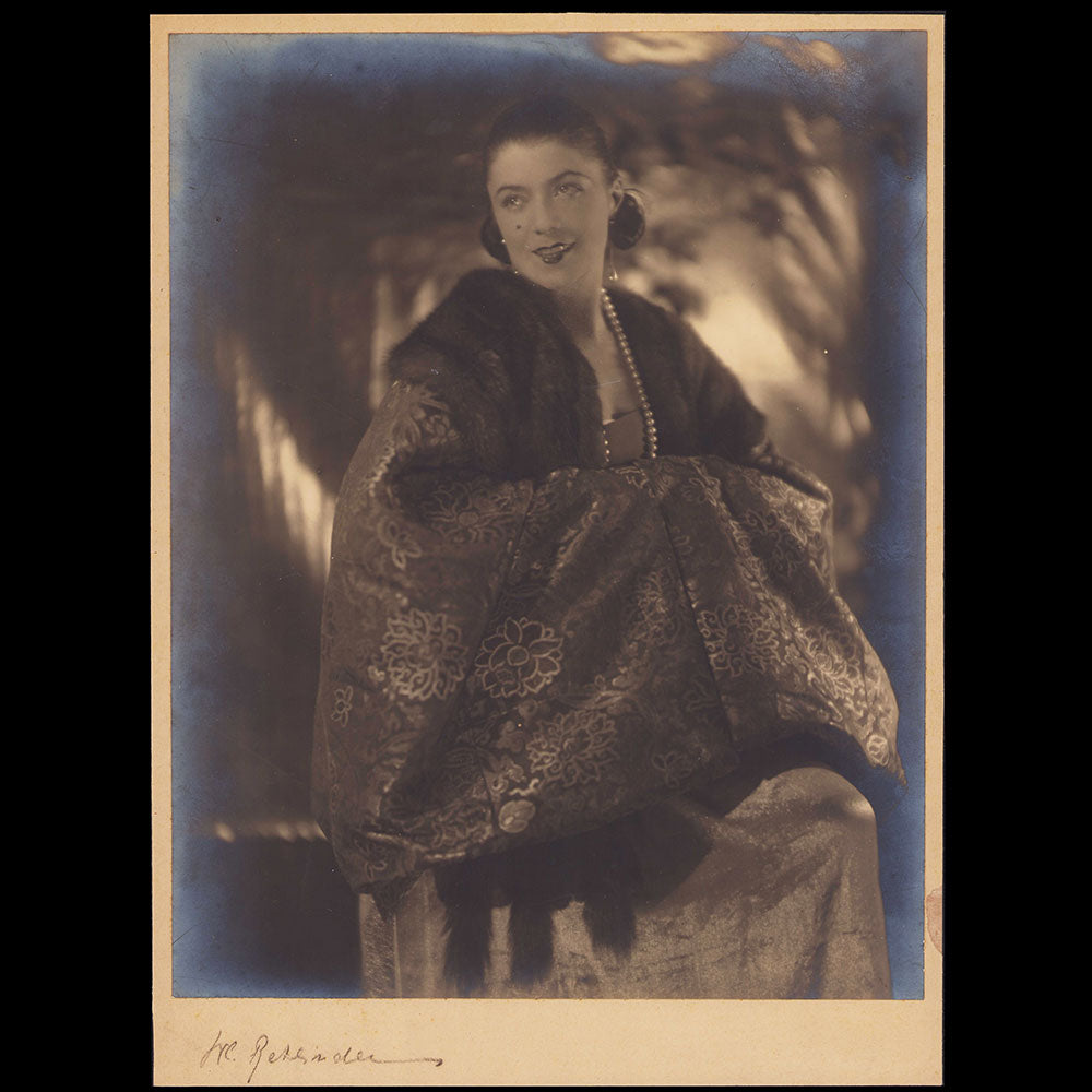 Poiret - Andrée Spinelly, portrait photographique de Wladimir Rehbinder (1922)