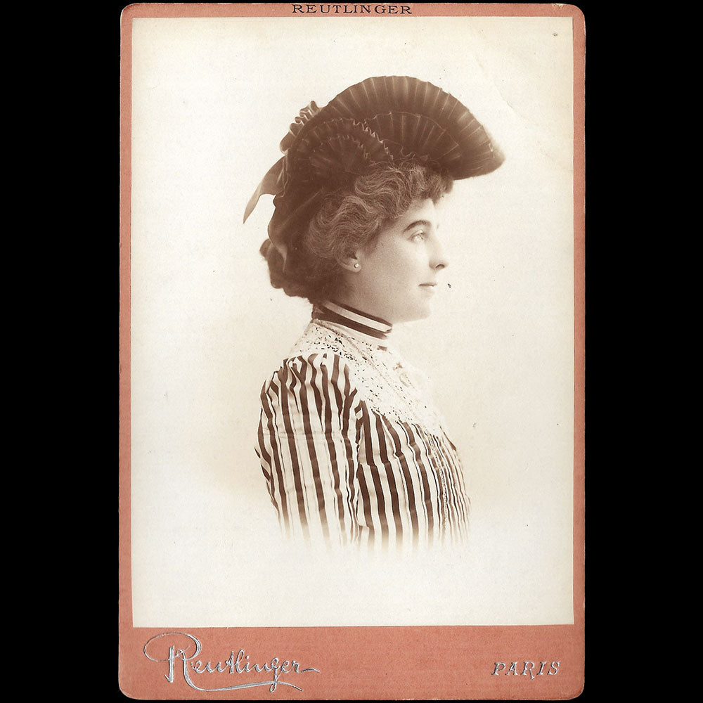 Modistes - Modèles de chapeaux, réunion de 10 photographies de Reutlinger (1902)