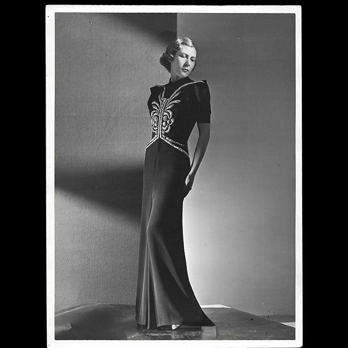 Jane - Excellence, robe du soir brodée, photographie d'époque de Georges Saad (circa 1937)