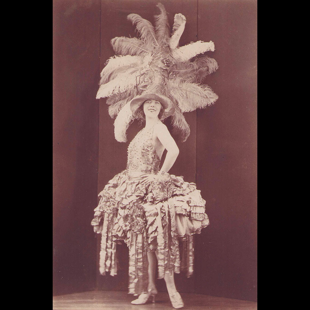 Portrait d'Andrée Spinelly dans un costume de scène, photographie de Gerschel (1923)