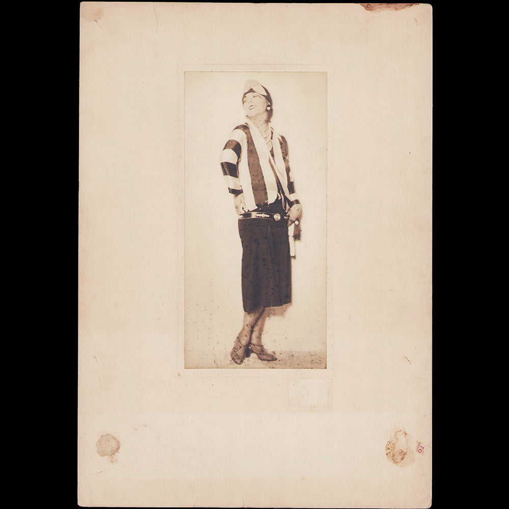 Louiseboulanger - Portrait d'Andrée Spinelly en robe de jour, photographie de D'Ora (circa 1925-1930)