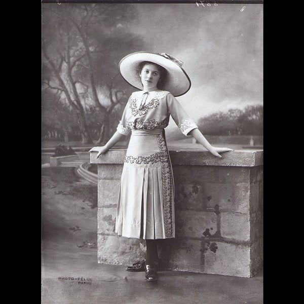 Carrère - Robe de jour, photographie du studio Felix (1910s)