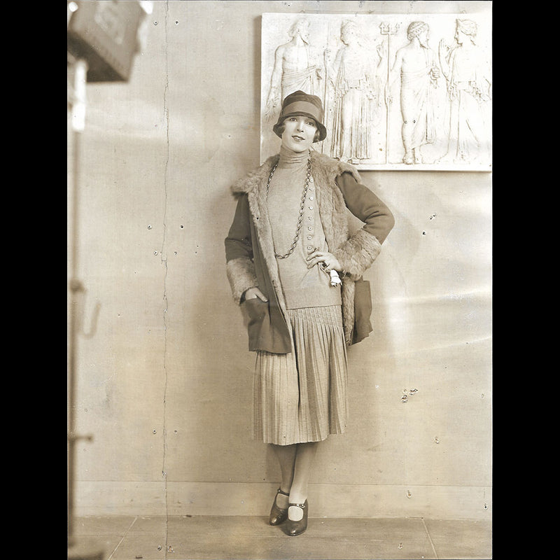 Chanel - Ina Claire en ensemble en jersey (1925)