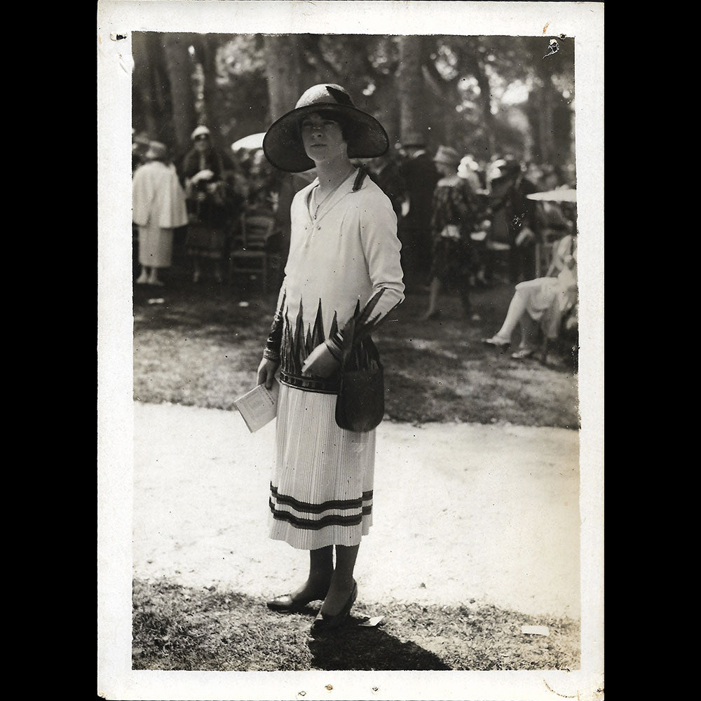 Elégante, la mode aux courses à Deauville, photographie de Henri Manuel (1926)