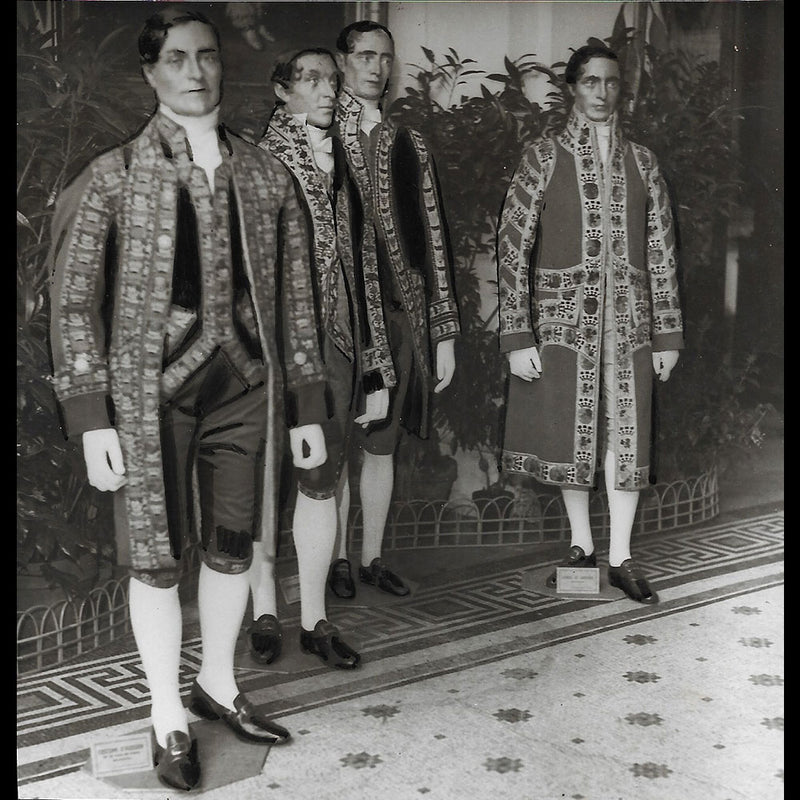 Société de l'Histoire du Costume - Exposition Cent Ans de Costume Parisien, Réunion de 3 tirages (1937)