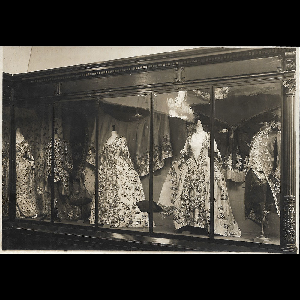 Société de l'Histoire du Costume - Exposition du Musée du Costume, Réunion de 21 tirages (1920)