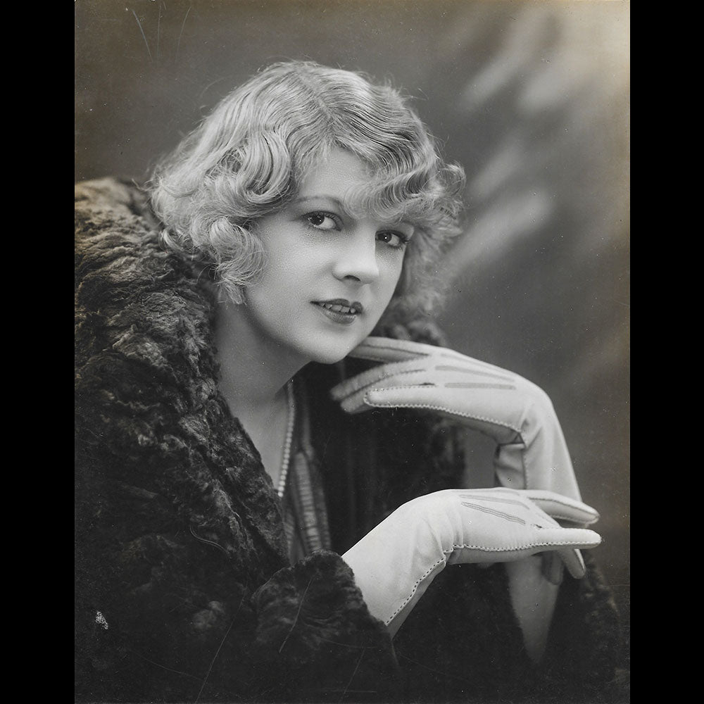 La Mannequin aux gants, tirage de Henri Manuel (1920s)