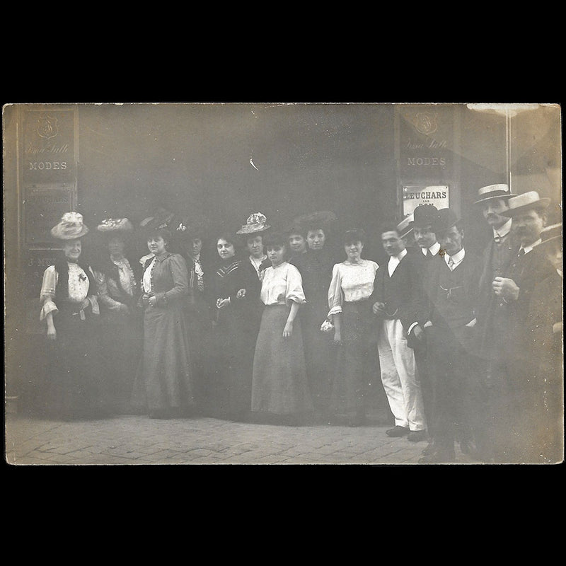 Leuchars & sons - Employés devant la boutique 2 rue de la Paix à Paris (circa 1905-1910)